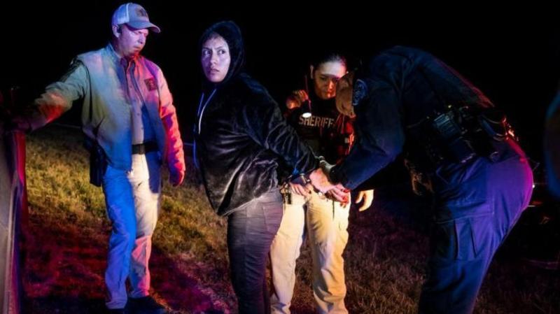 La controvertida ley con la que Texas pretende arrestar y deportar a los migrantes indocumentados que llegan a EE.UU.