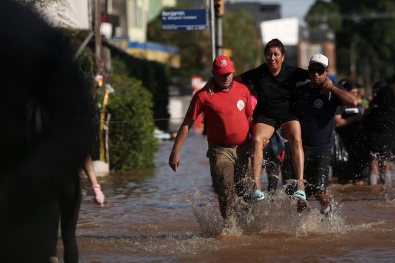 El hombre que rescató a más de 300 personas en las históricas inundaciones en el sur de Brasil sin saber nadarEl hombre que rescató a más de 300 personas en las históricas inundaciones en el sur de Brasil sin saber nadar