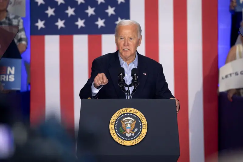 El presidente Biden llama a “bajar la temperatura” del debate político en EE.UU. luego del intento de asesinato contra Trump