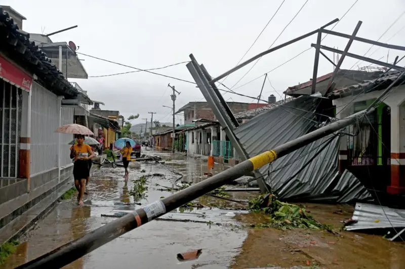 Por qué el huracán John se convirtió en “tormenta zombi” dejando al menos 5 muertos en México